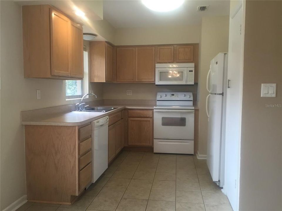 В аренду: $1,875 (3 спален, 2 ванн, 1210 Квадратных фут)