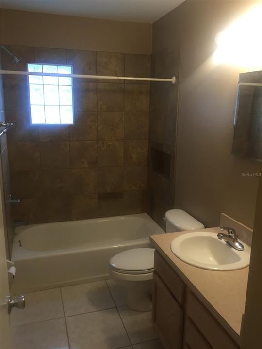 В аренду: $1,875 (3 спален, 2 ванн, 1210 Квадратных фут)