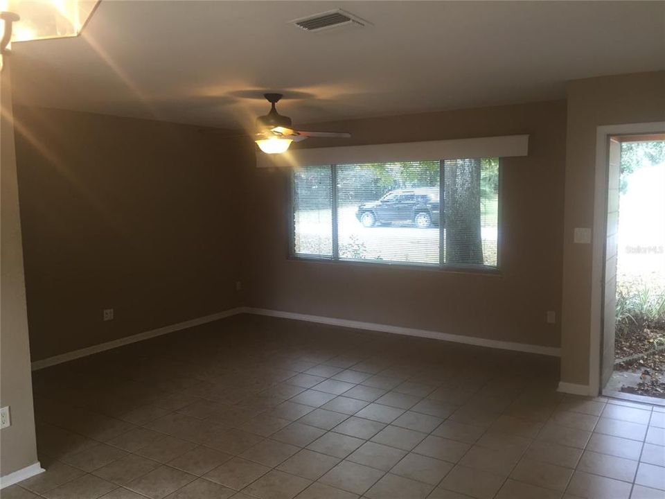 В аренду: $1,875 (3 спален, 2 ванн, 1210 Квадратных фут)