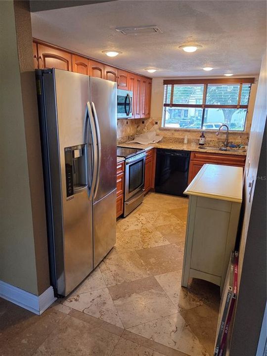 For Rent: $2,000 (3 beds, 3 baths, 1487 Square Feet)
