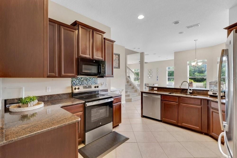 For Sale: $560,000 (4 beds, 3 baths, 3031 Square Feet)