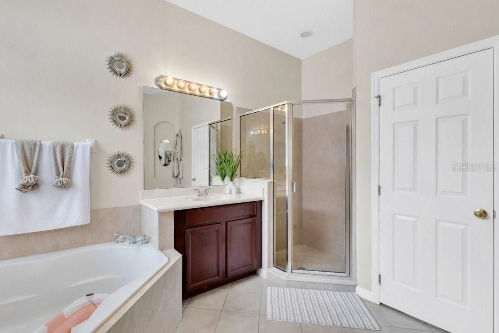 For Sale: $560,000 (4 beds, 3 baths, 3031 Square Feet)