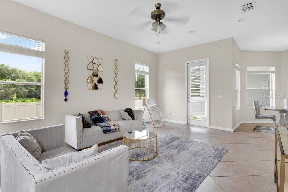 For Sale: $560,000 (4 beds, 3 baths, 3031 Square Feet)