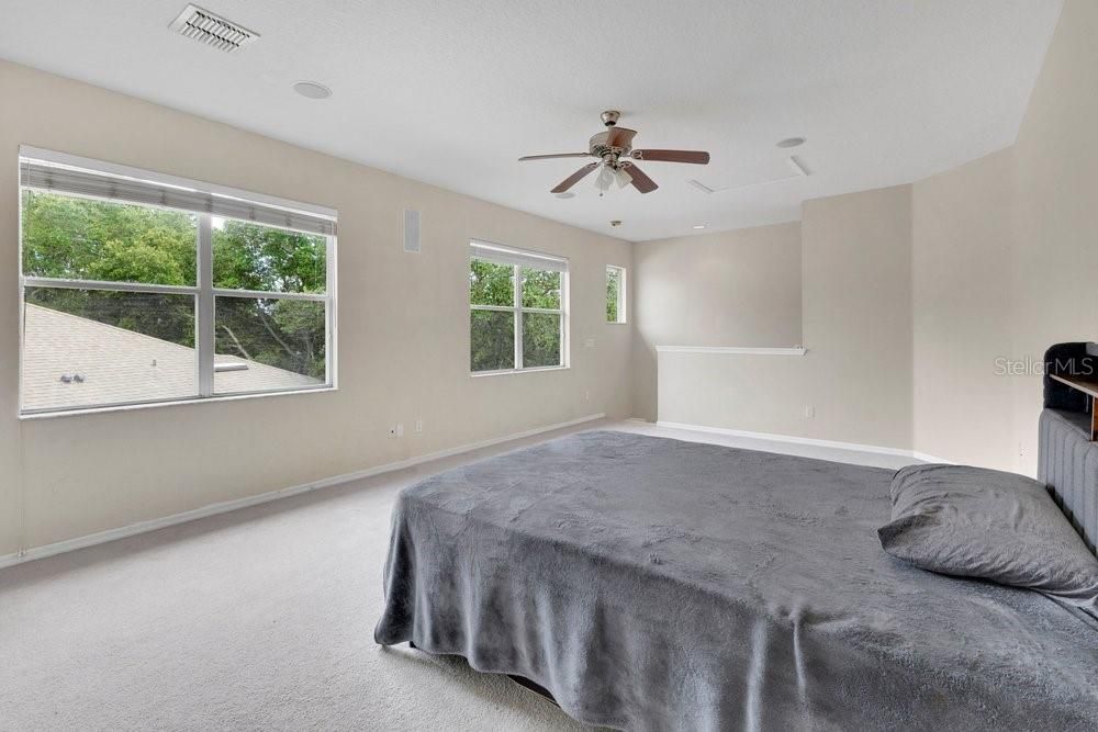 For Sale: $560,000 (4 beds, 3 baths, 3031 Square Feet)