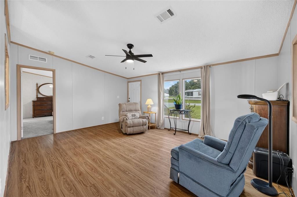 For Sale: $264,900 (3 beds, 2 baths, 1558 Square Feet)