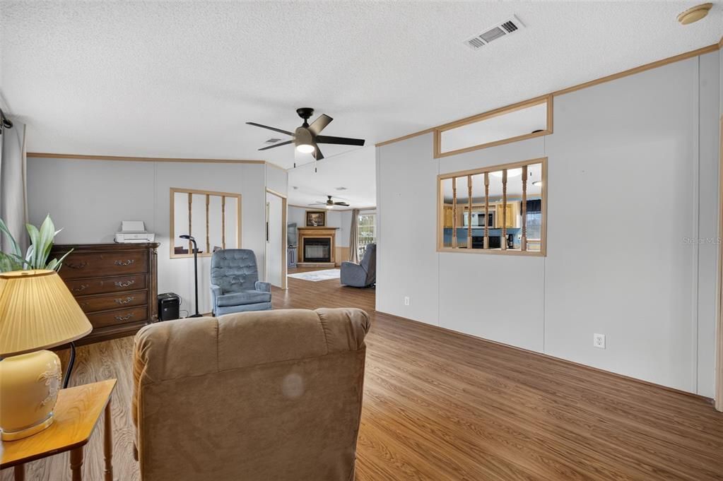 For Sale: $264,900 (3 beds, 2 baths, 1558 Square Feet)