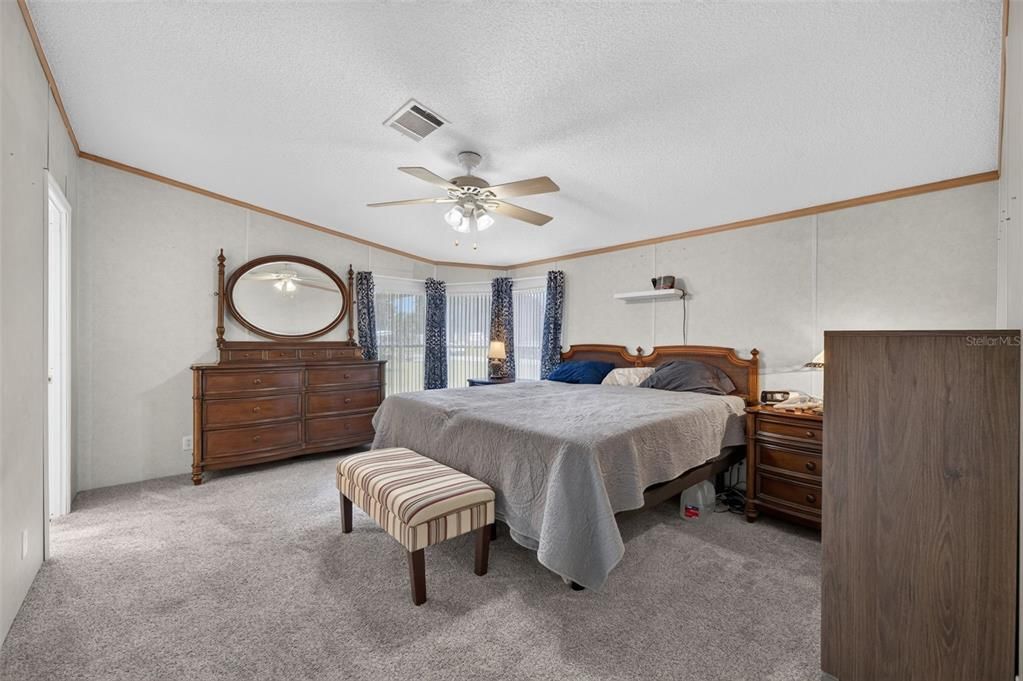 For Sale: $264,900 (3 beds, 2 baths, 1558 Square Feet)