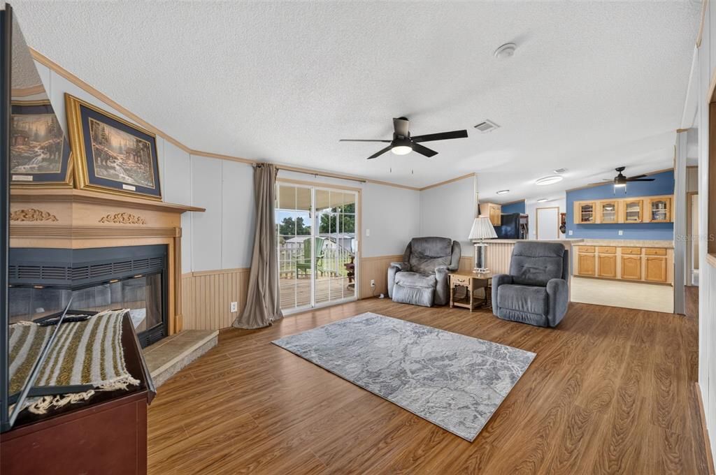 For Sale: $264,900 (3 beds, 2 baths, 1558 Square Feet)