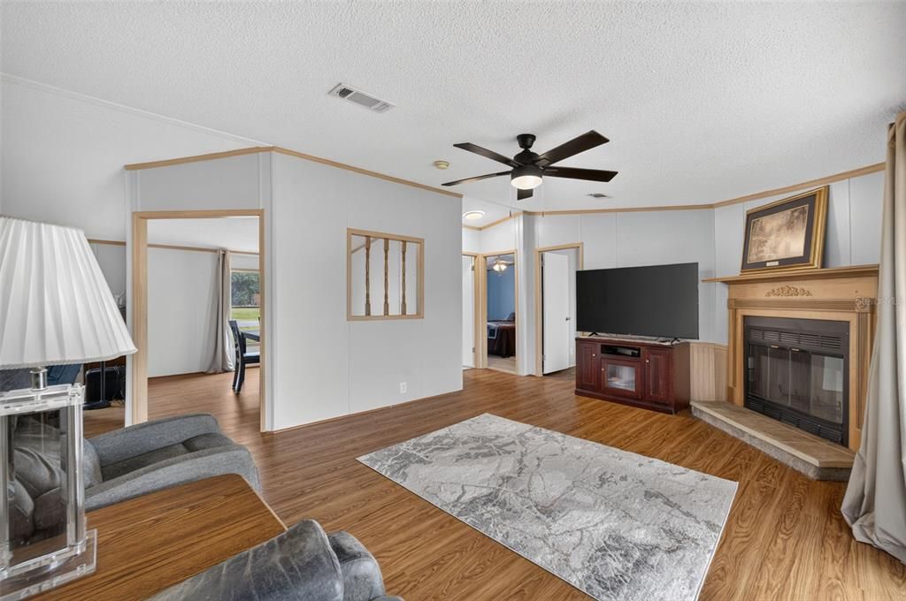 For Sale: $264,900 (3 beds, 2 baths, 1558 Square Feet)