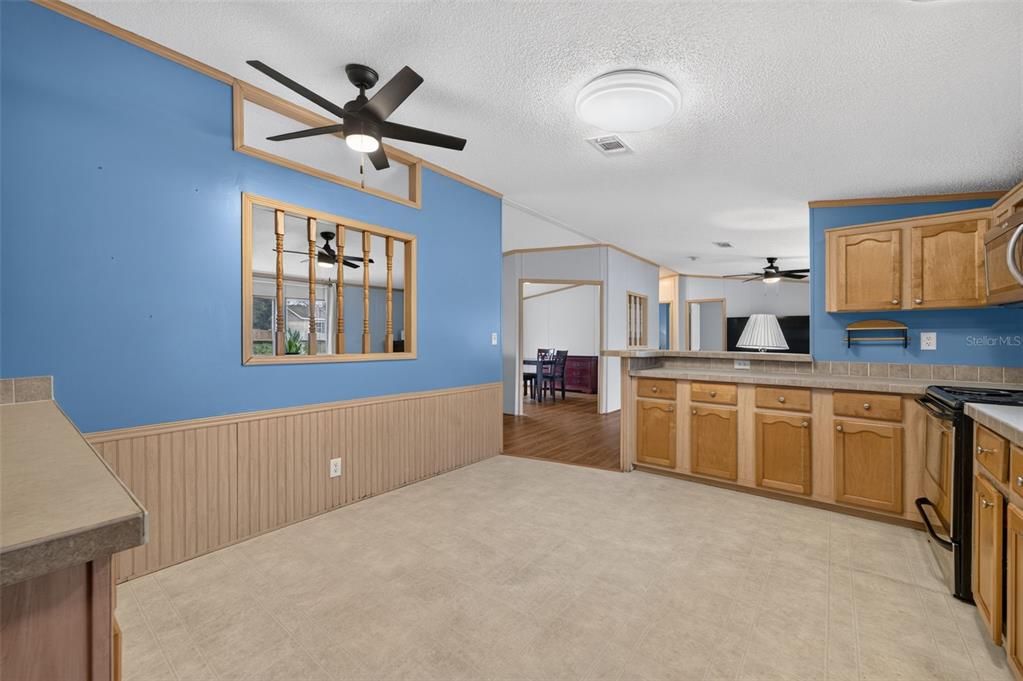 For Sale: $264,900 (3 beds, 2 baths, 1558 Square Feet)