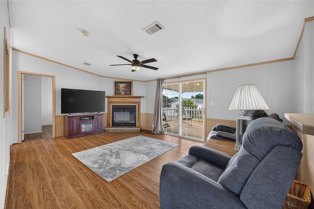 For Sale: $264,900 (3 beds, 2 baths, 1558 Square Feet)