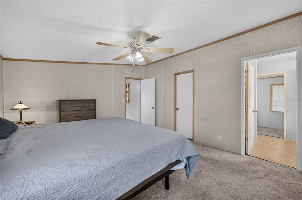 For Sale: $264,900 (3 beds, 2 baths, 1558 Square Feet)