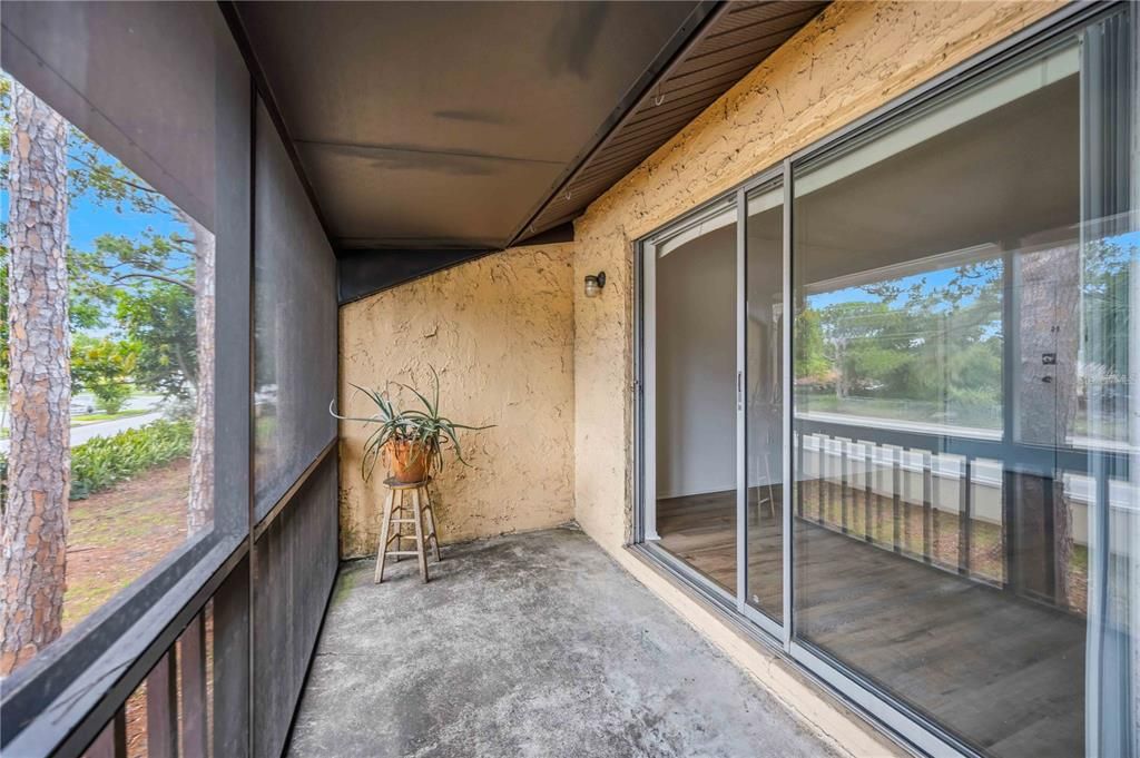 For Sale: $145,000 (2 beds, 2 baths, 967 Square Feet)