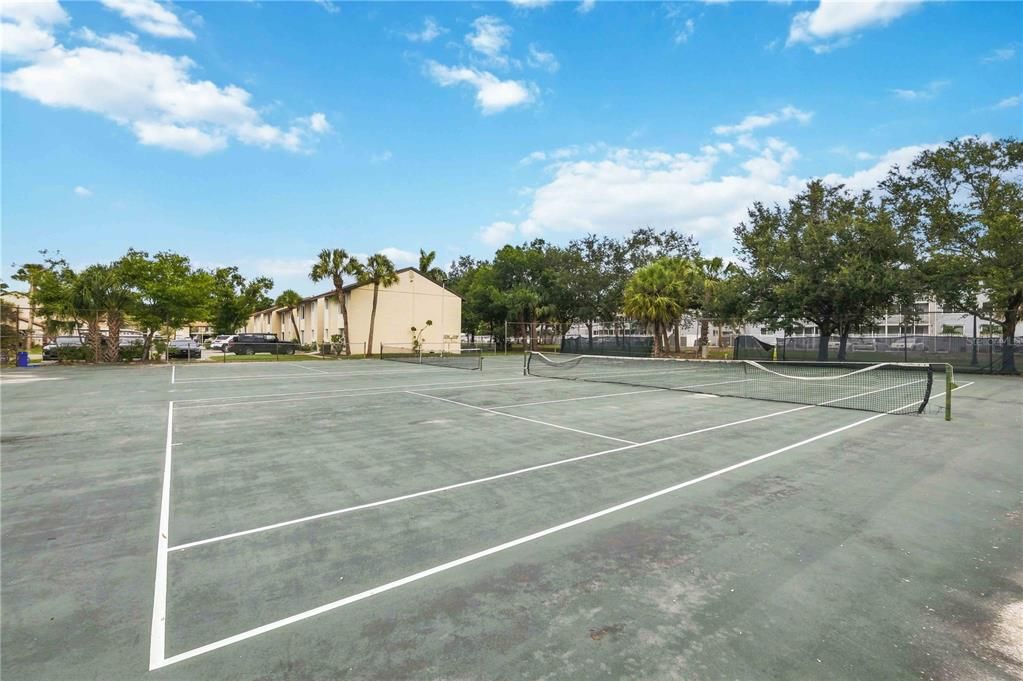 For Sale: $145,000 (2 beds, 2 baths, 967 Square Feet)