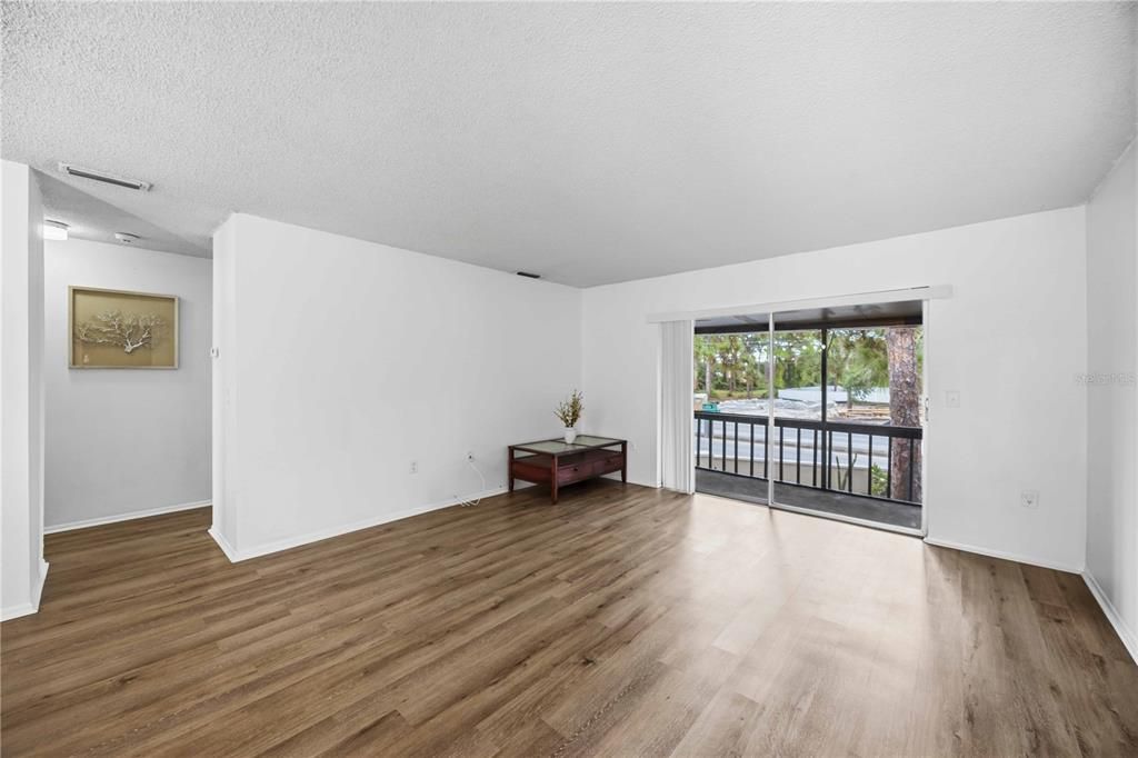 For Sale: $145,000 (2 beds, 2 baths, 967 Square Feet)