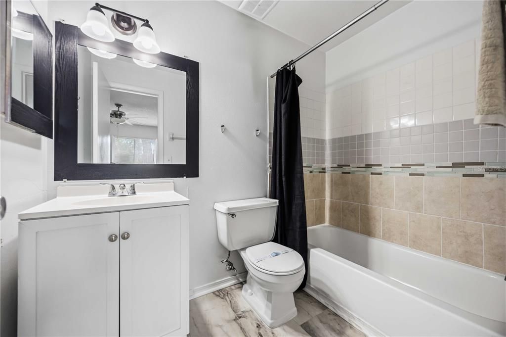 For Sale: $145,000 (2 beds, 2 baths, 967 Square Feet)