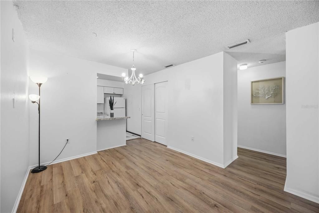 For Sale: $145,000 (2 beds, 2 baths, 967 Square Feet)