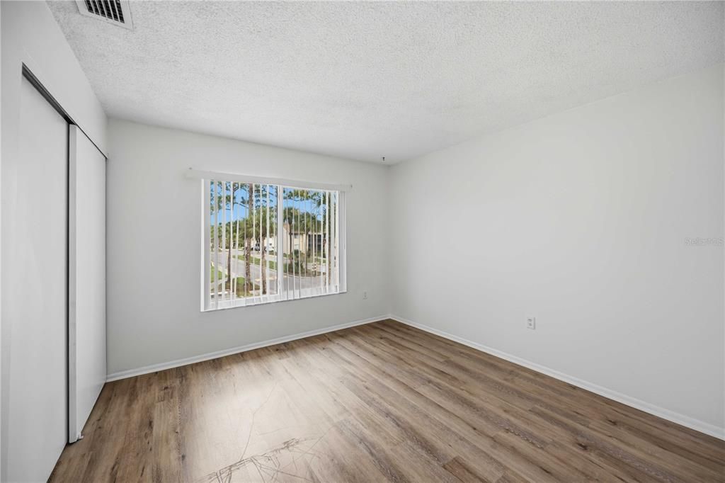 For Sale: $145,000 (2 beds, 2 baths, 967 Square Feet)