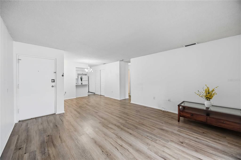 For Sale: $145,000 (2 beds, 2 baths, 967 Square Feet)