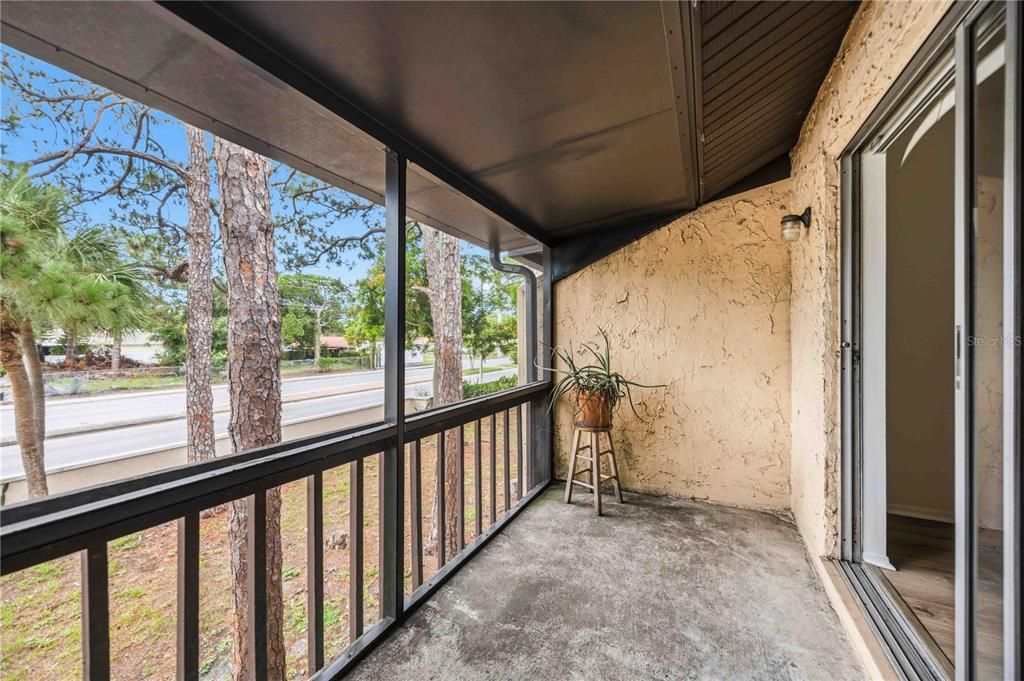 For Sale: $145,000 (2 beds, 2 baths, 967 Square Feet)