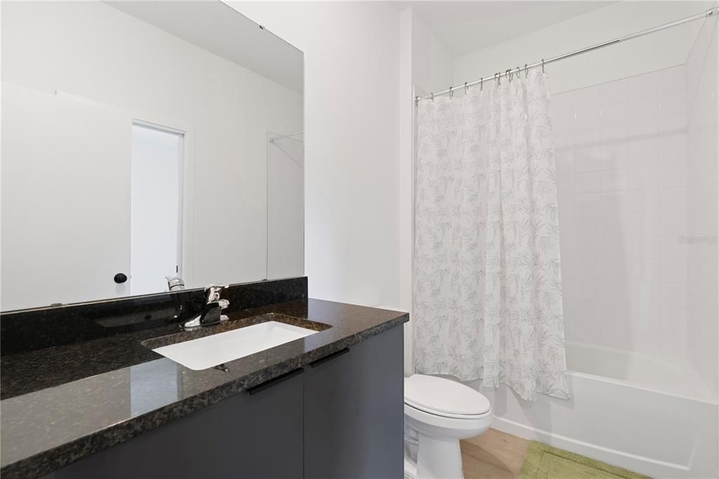 В аренду: $1,950 (3 спален, 3 ванн, 1361 Квадратных фут)