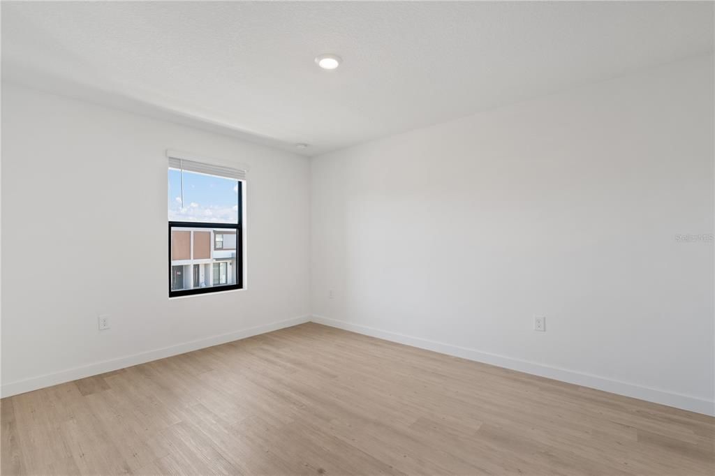 В аренду: $1,950 (3 спален, 3 ванн, 1361 Квадратных фут)