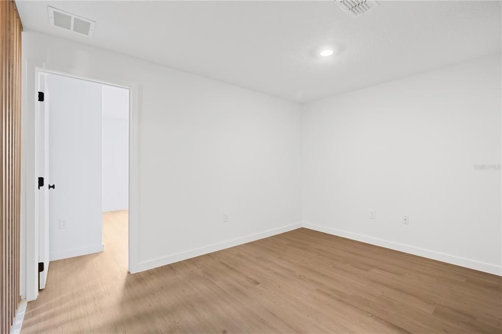 В аренду: $1,950 (3 спален, 3 ванн, 1361 Квадратных фут)