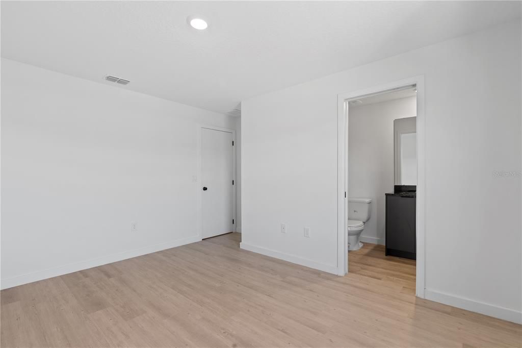 В аренду: $1,950 (3 спален, 3 ванн, 1361 Квадратных фут)