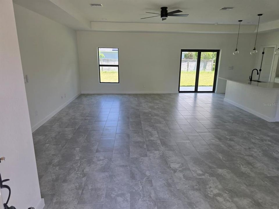 En Renta: $2,050 (3 camas, 2 baños, 1706 Pies cuadrados)