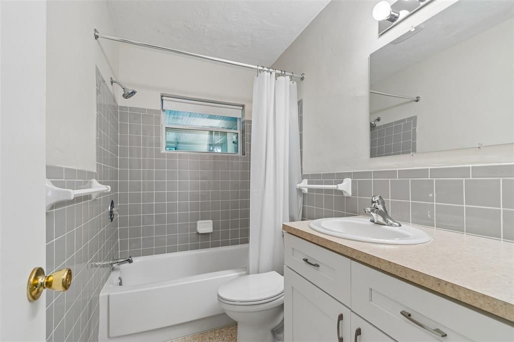 В аренду: $2,500 (2 спален, 1 ванн, 981 Квадратных фут)