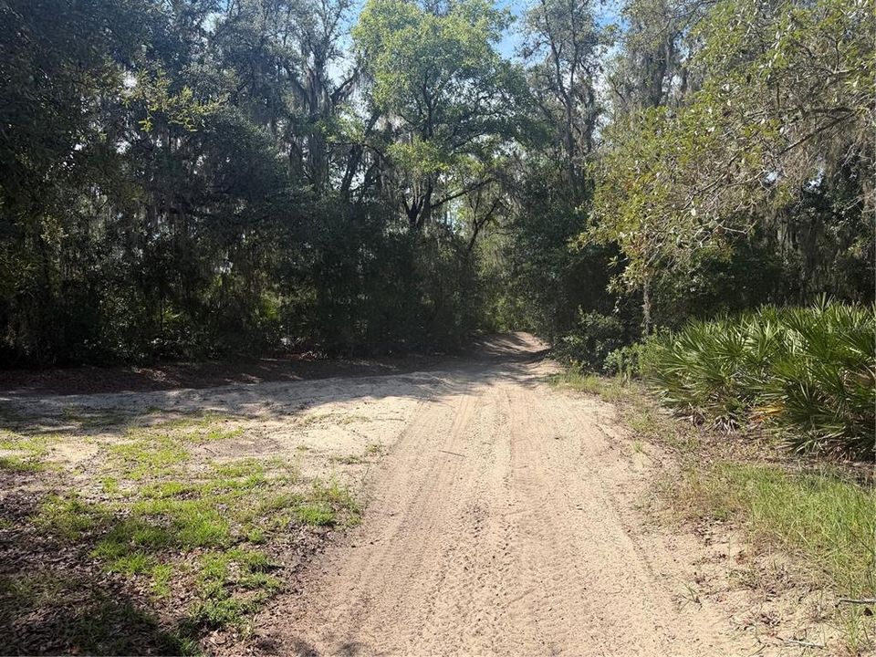 На продажу: $37,000 (0.59 acres)