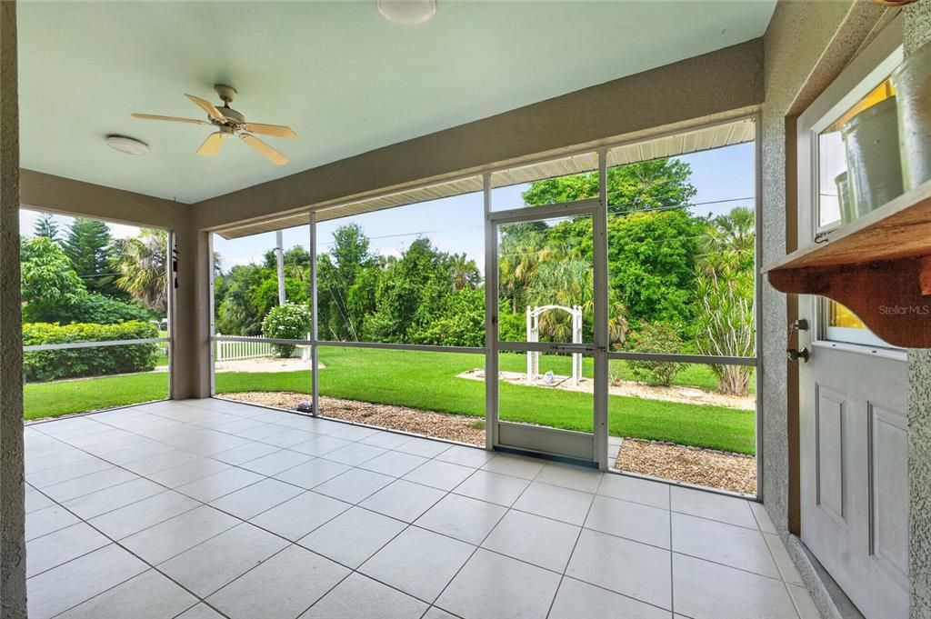 For Sale: $359,000 (4 beds, 2 baths, 2006 Square Feet)