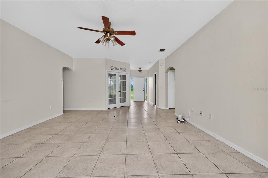 For Sale: $359,000 (4 beds, 2 baths, 2006 Square Feet)