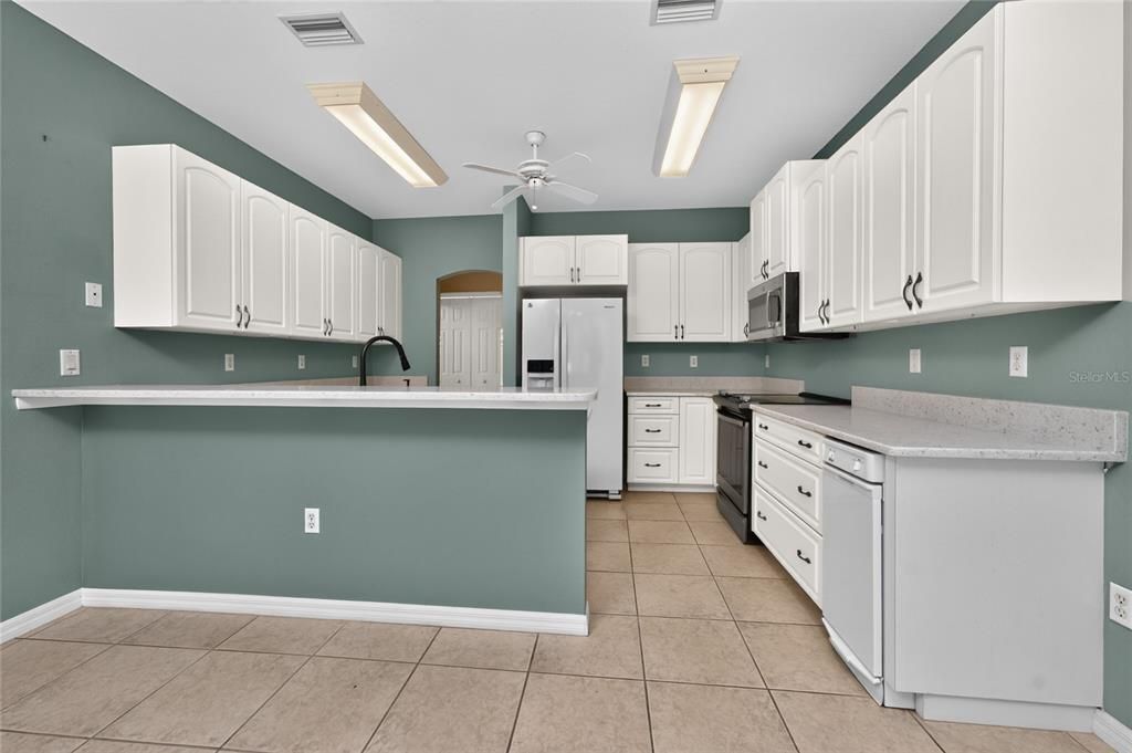 For Sale: $359,000 (4 beds, 2 baths, 2006 Square Feet)