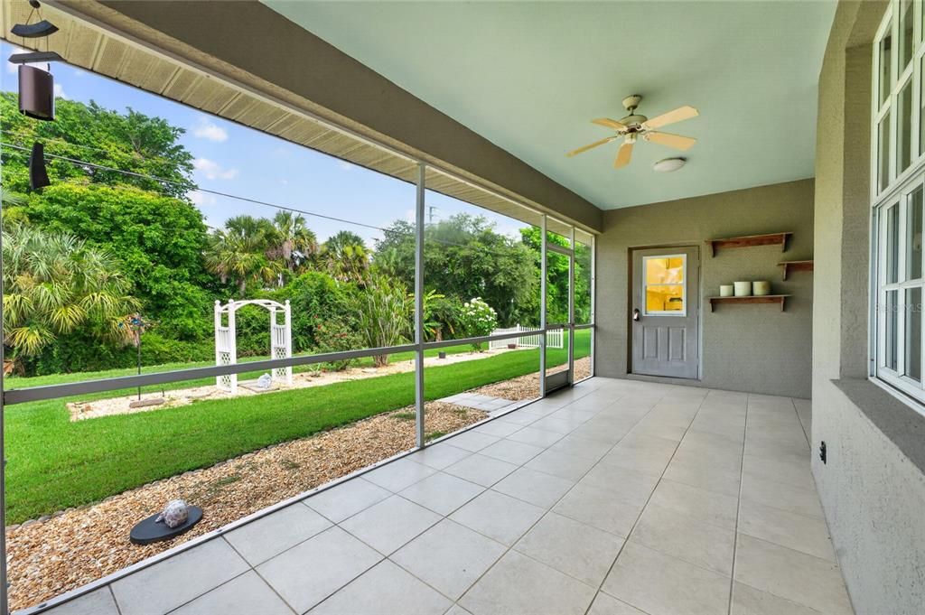 For Sale: $359,000 (4 beds, 2 baths, 2006 Square Feet)