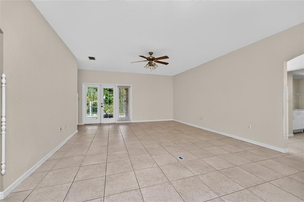 For Sale: $359,000 (4 beds, 2 baths, 2006 Square Feet)