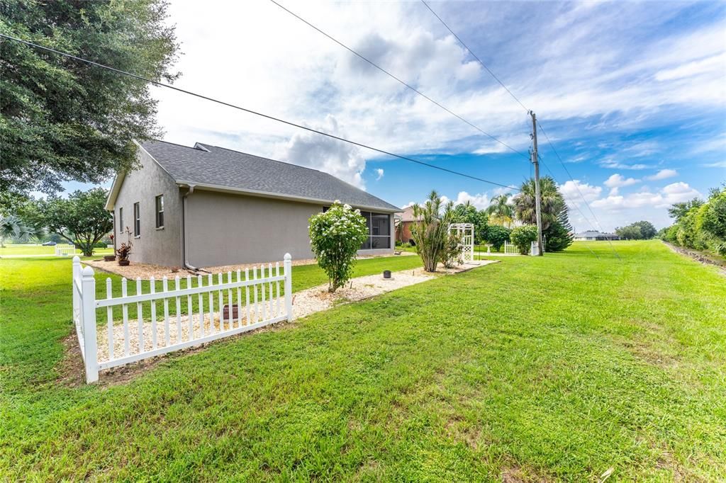 For Sale: $359,000 (4 beds, 2 baths, 2006 Square Feet)