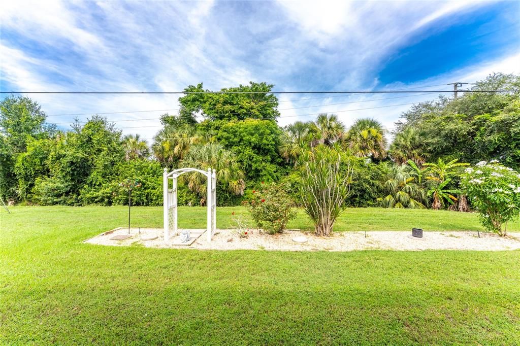 For Sale: $359,000 (4 beds, 2 baths, 2006 Square Feet)
