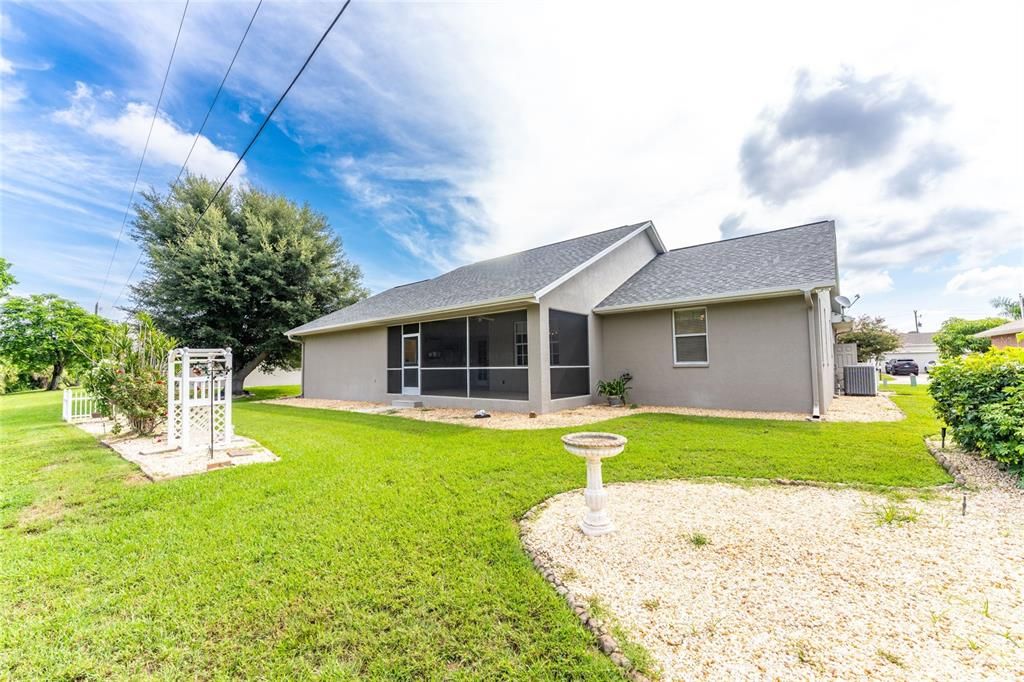For Sale: $359,000 (4 beds, 2 baths, 2006 Square Feet)