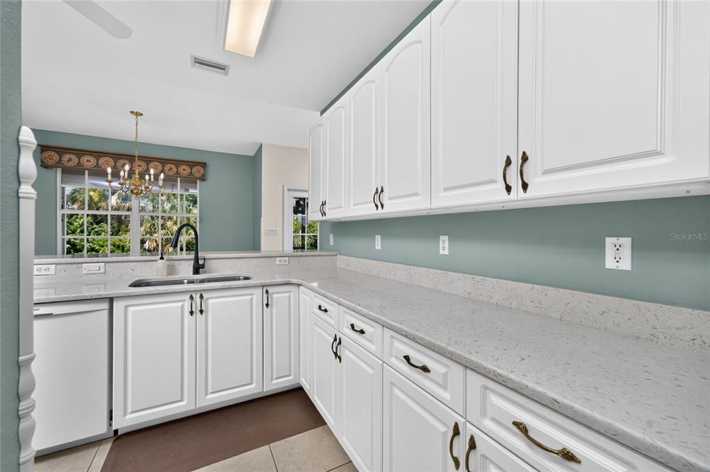 For Sale: $359,000 (4 beds, 2 baths, 2006 Square Feet)