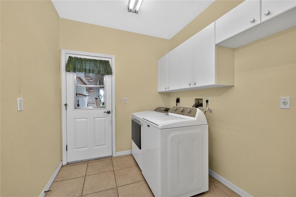 For Sale: $359,000 (4 beds, 2 baths, 2006 Square Feet)