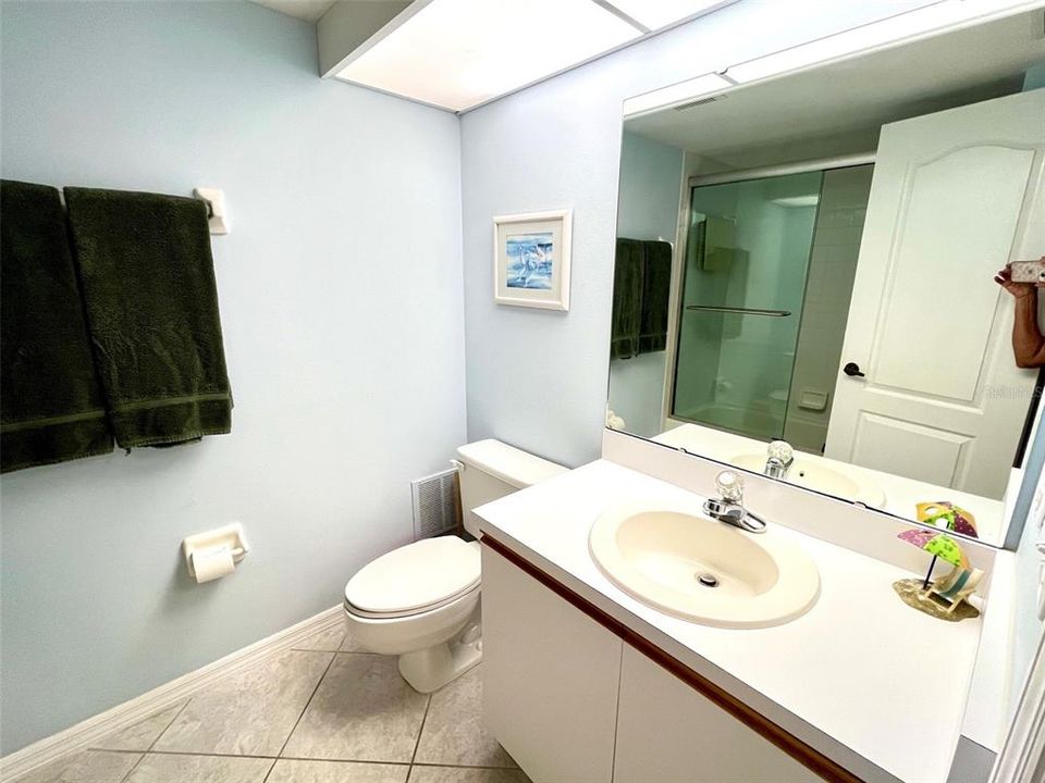 For Sale: $134,600 (2 beds, 2 baths, 1042 Square Feet)