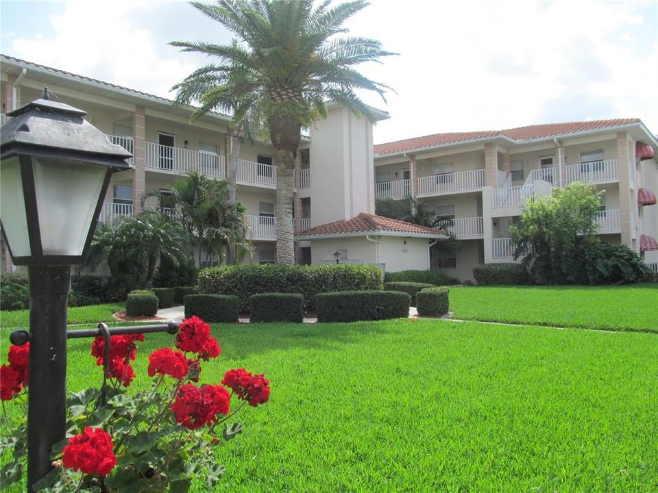 For Sale: $134,600 (2 beds, 2 baths, 1042 Square Feet)