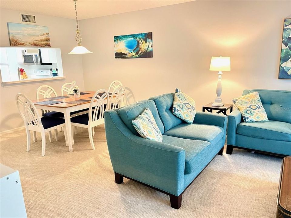 For Sale: $134,600 (2 beds, 2 baths, 1042 Square Feet)