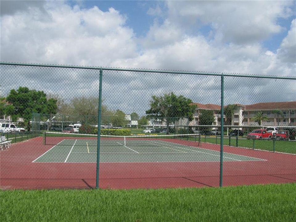 For Sale: $134,600 (2 beds, 2 baths, 1042 Square Feet)
