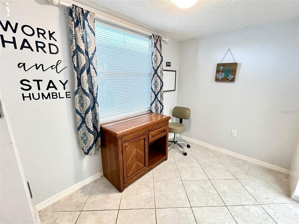 For Sale: $134,600 (2 beds, 2 baths, 1042 Square Feet)