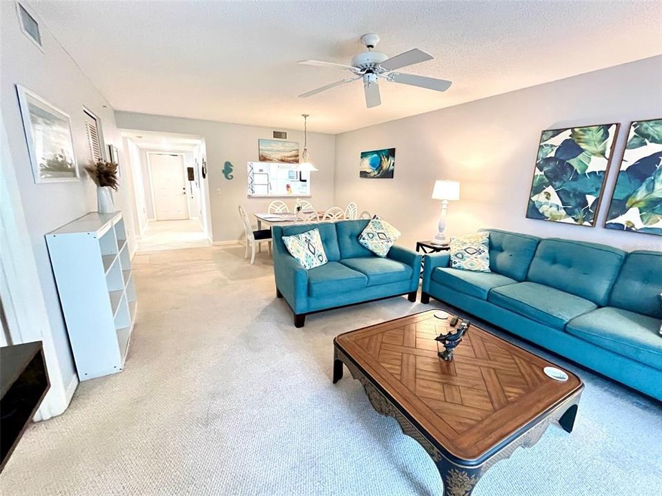 For Sale: $134,600 (2 beds, 2 baths, 1042 Square Feet)