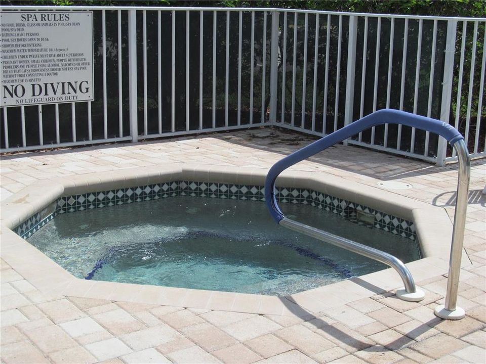 For Sale: $134,600 (2 beds, 2 baths, 1042 Square Feet)