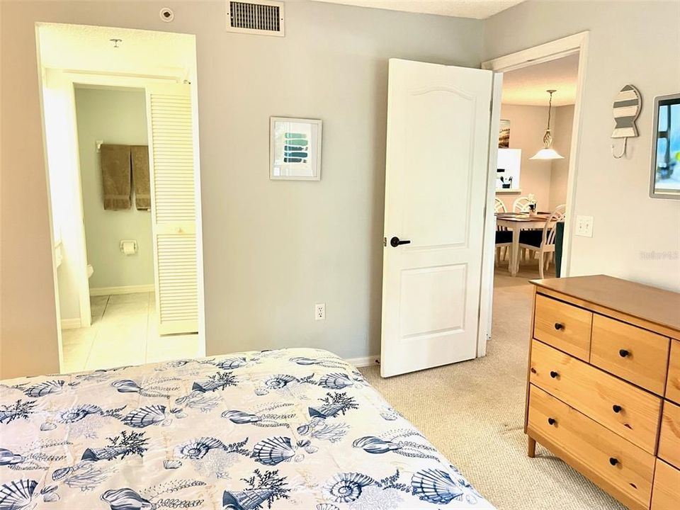 For Sale: $134,600 (2 beds, 2 baths, 1042 Square Feet)