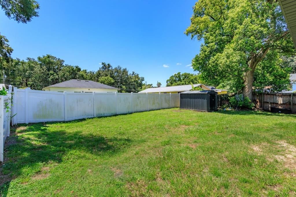 На продажу: $414,999 (4 спален, 2 ванн, 1738 Квадратных фут)